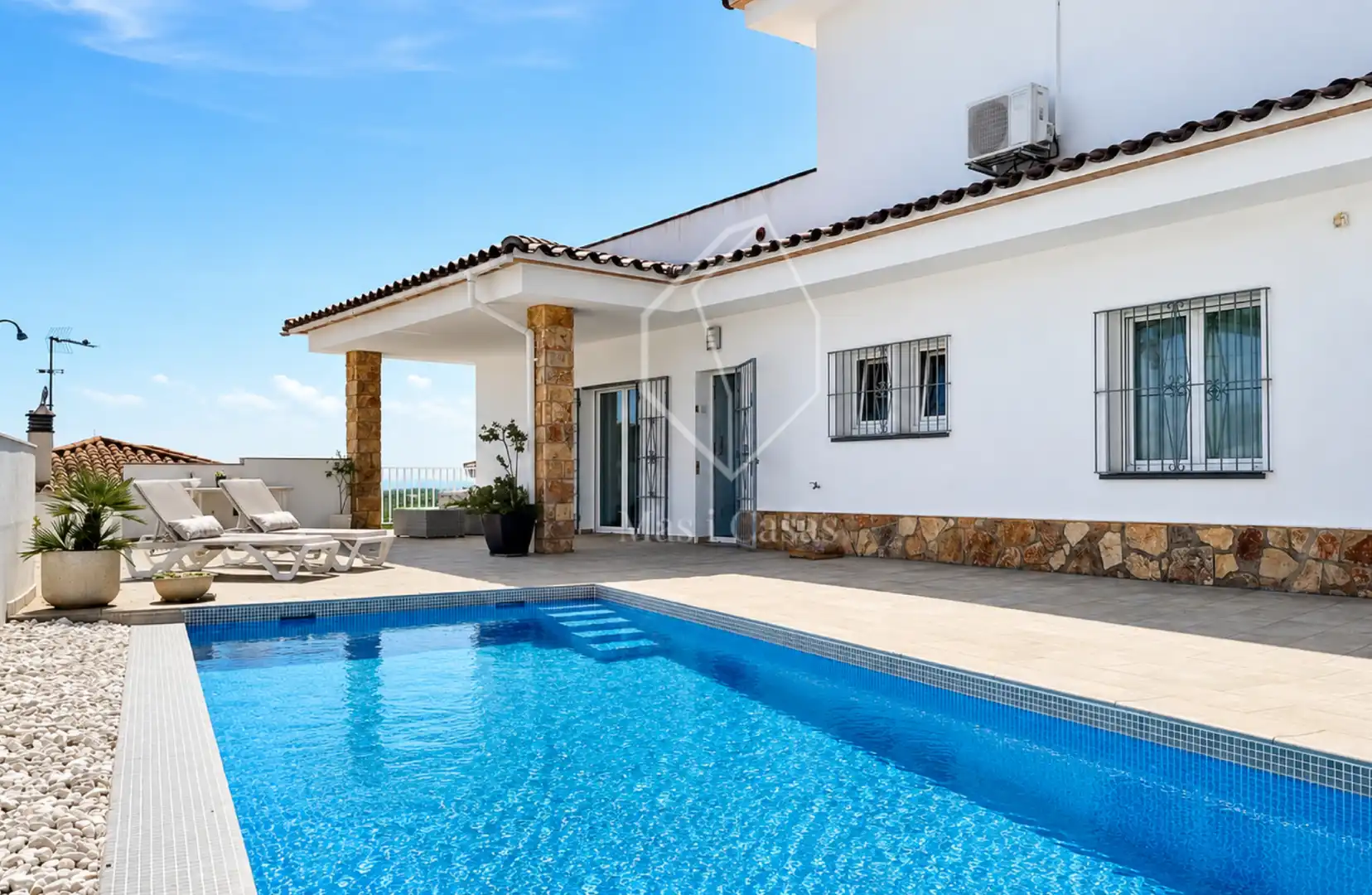 House with terrace for sale in Carrer Vall d'Aran 44
