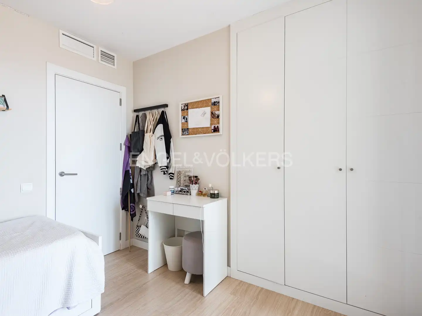 Bedroom of Flat for sale in Barcelona  with Air Conditioner, Heating and Parquet flooring