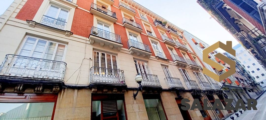 Vista exterior de Pis en venda en Bilbao  amb Calefacció i Balcó