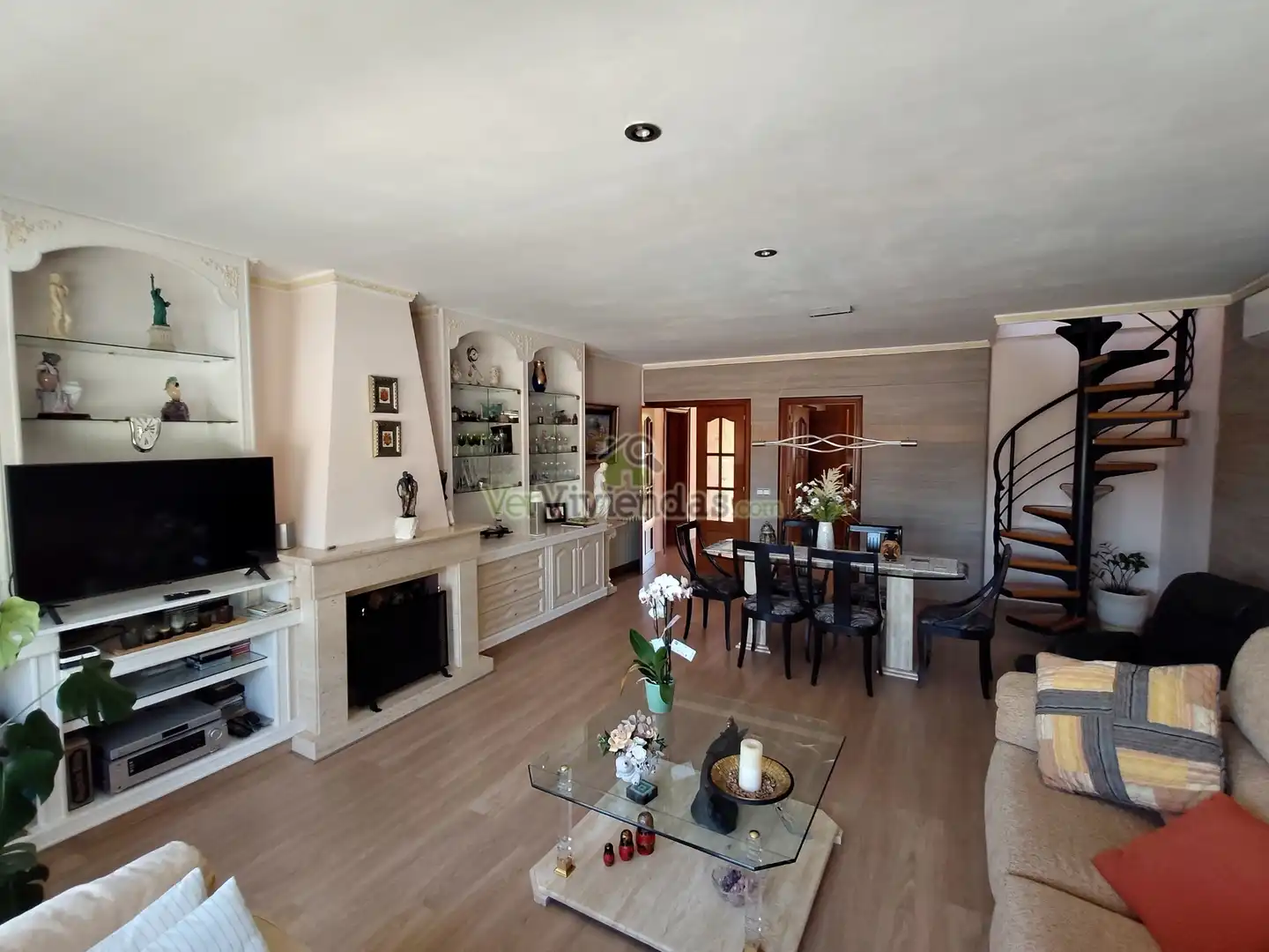 Sala d'estar de Casa o xalet en venda en Esparreguera amb Aire condicionat, Calefacció i Jardí privat