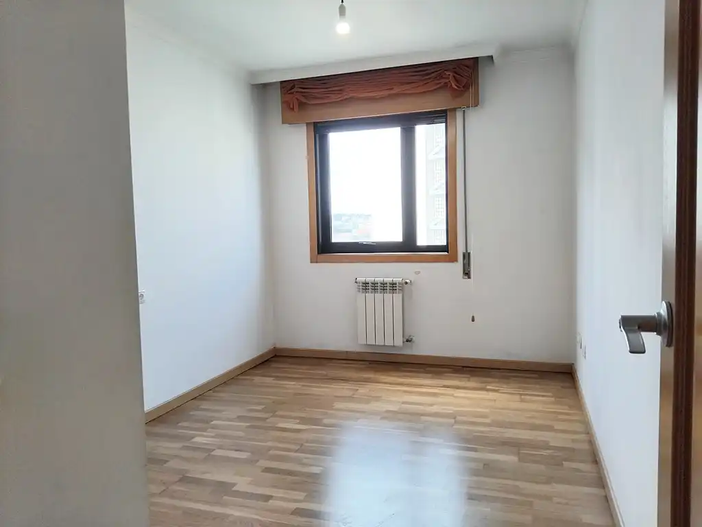 Habitación de Piso en venta en A Coruña Capital  con Calefacción, Parquet y Trastero