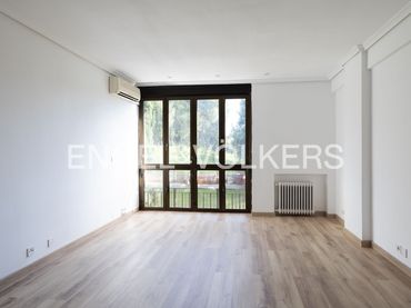 Wohnung mit Aufzug zur Miete in Calle del Pez Volador
