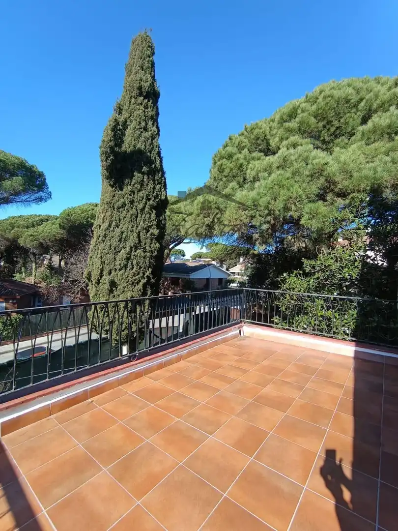 Casa con terraza en venta en Carrer Carrer Montnegre, imagen 7