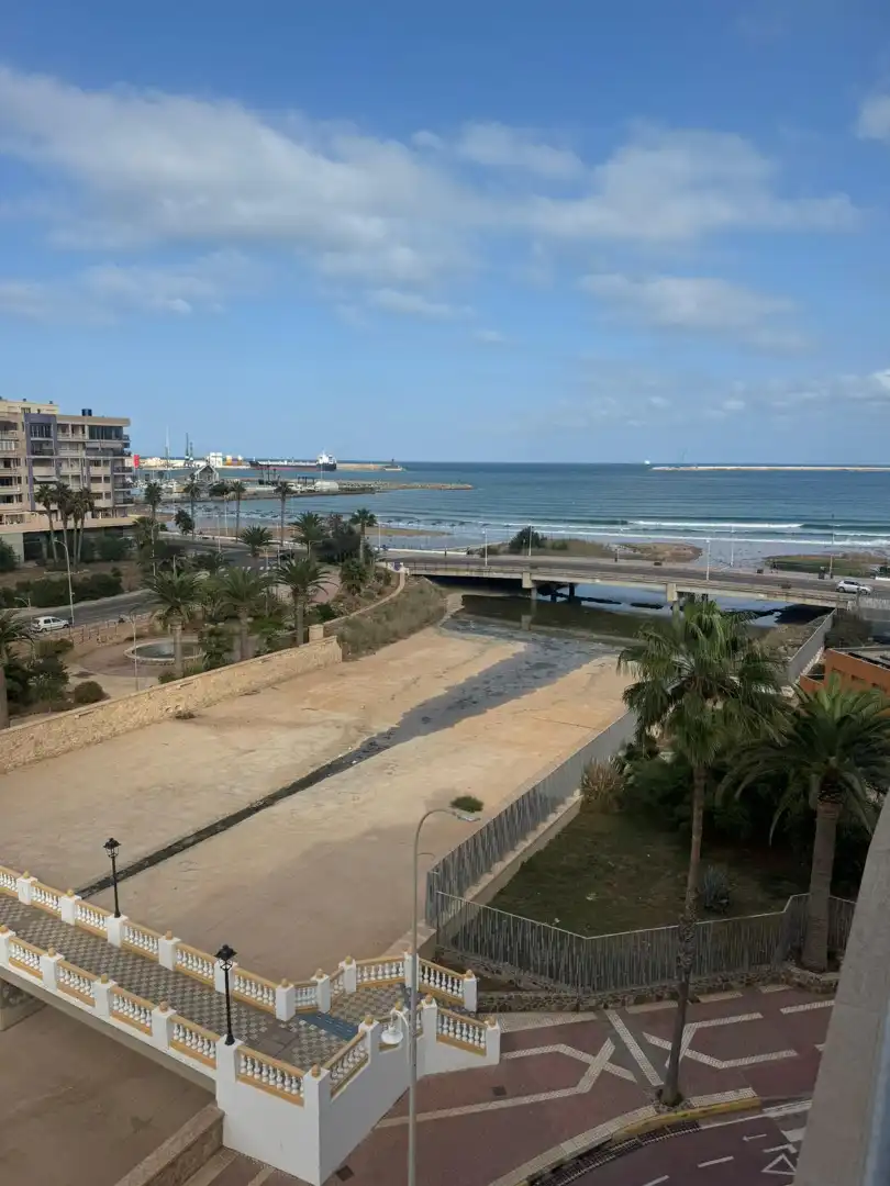 Vista exterior de Piso en venta en Melilla con Aire acondicionado, Calefacción y Terraza