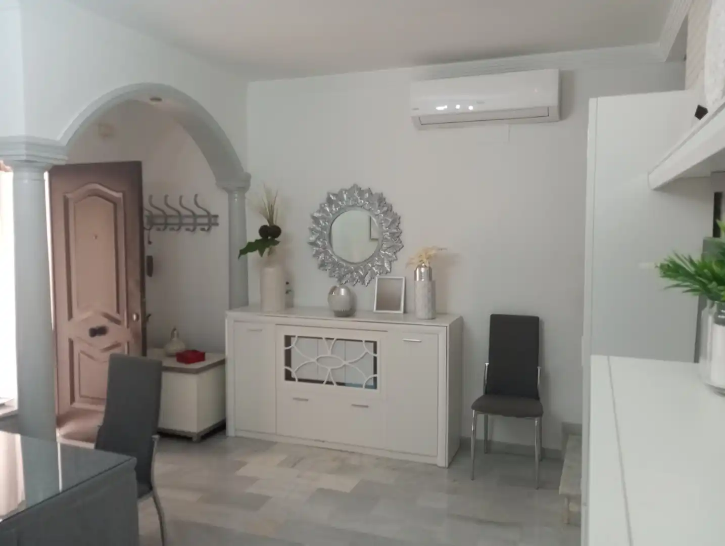Einfamilien-Reihenhaus zur Miete in La Algaba mit Klimaanlage, Terrasse und Abstellraum