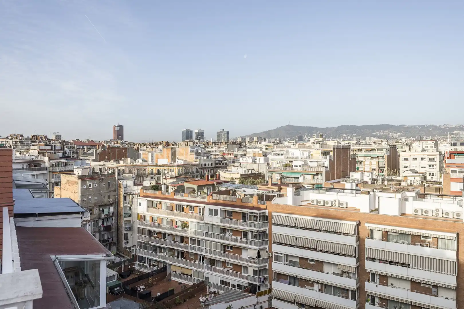 Vista exterior de Ático de alquiler en Eixample
