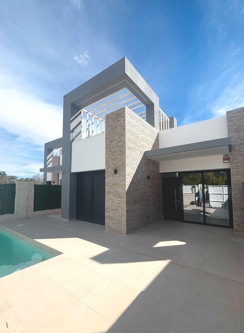 Exterior view of Single-family semi-detached for sale in San Fulgencio  with Private garden, Swimming Pool and Furnished