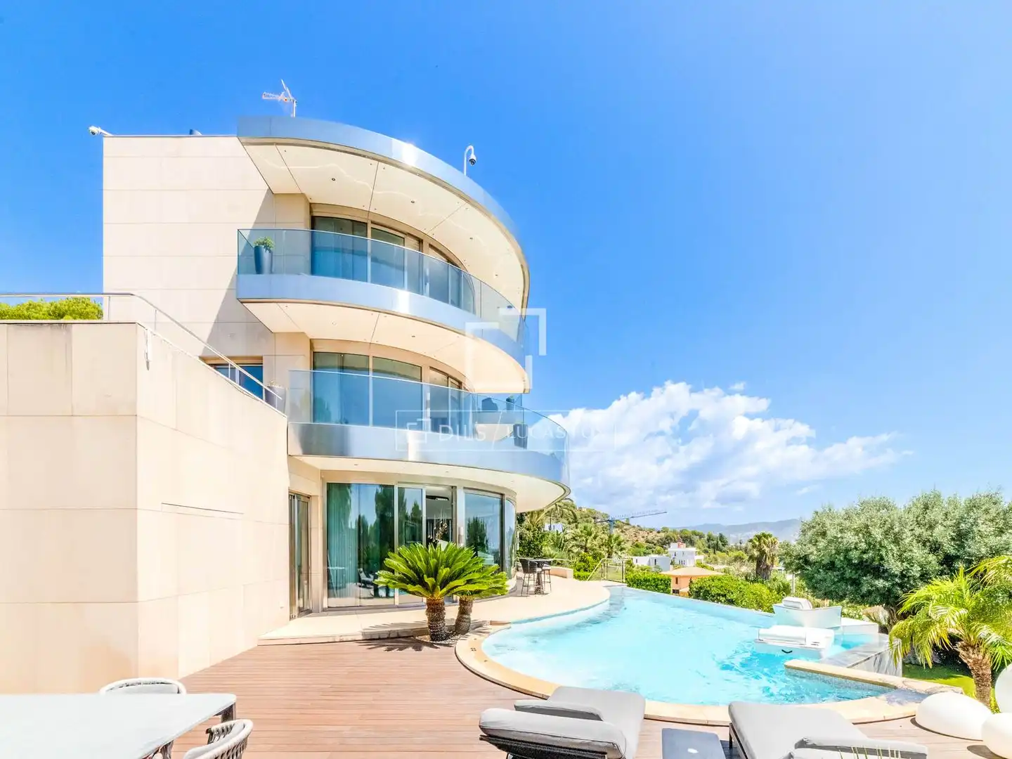 Vista exterior de Casa o xalet en venda en Sitges amb Aire condicionat, Calefacció i Terrassa
