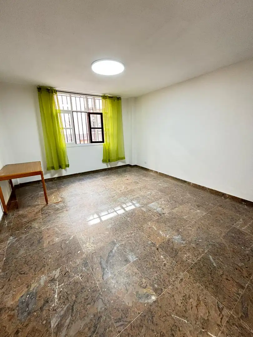 Piso de alquiler en San Cristóbal de la Laguna con Terraza, Trastero y Amueblado