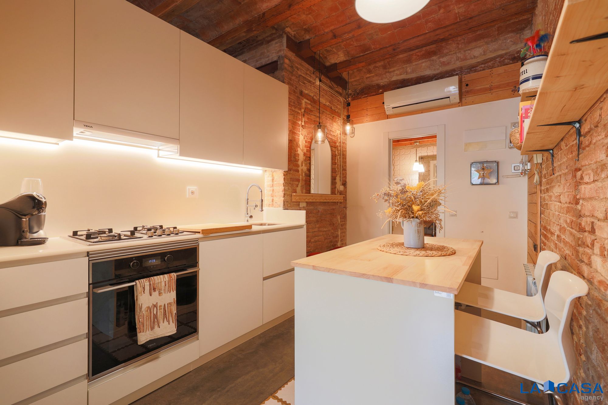 Cocina de Piso en venta en  Barcelona Capital con Balcón