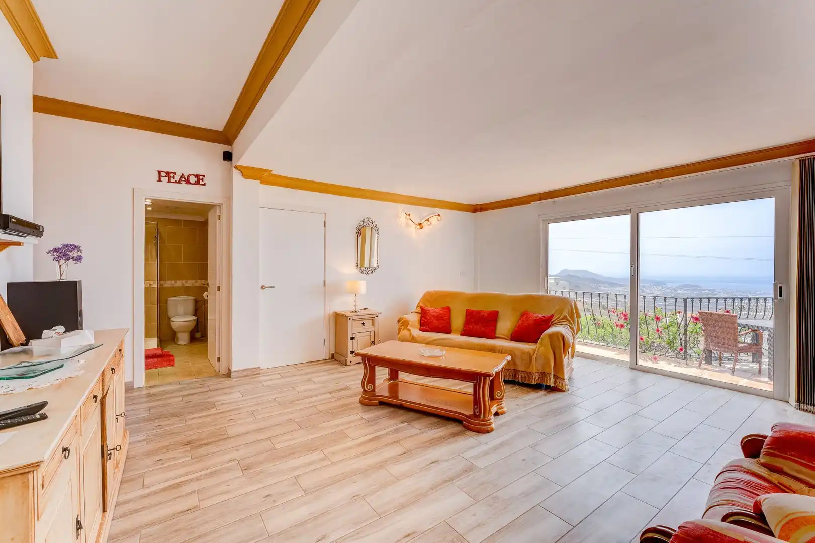 Sala de estar de Casa o chalet en venta en Adeje con Jardín privado, Terraza y Trastero