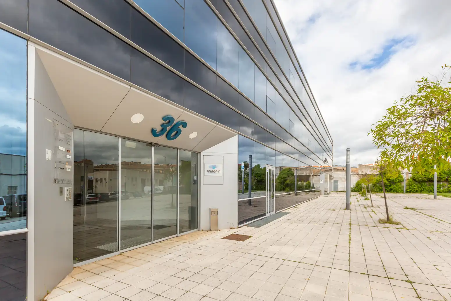 Exterior view of Office for sale in Ansoáin / Antsoain  with Air Conditioner