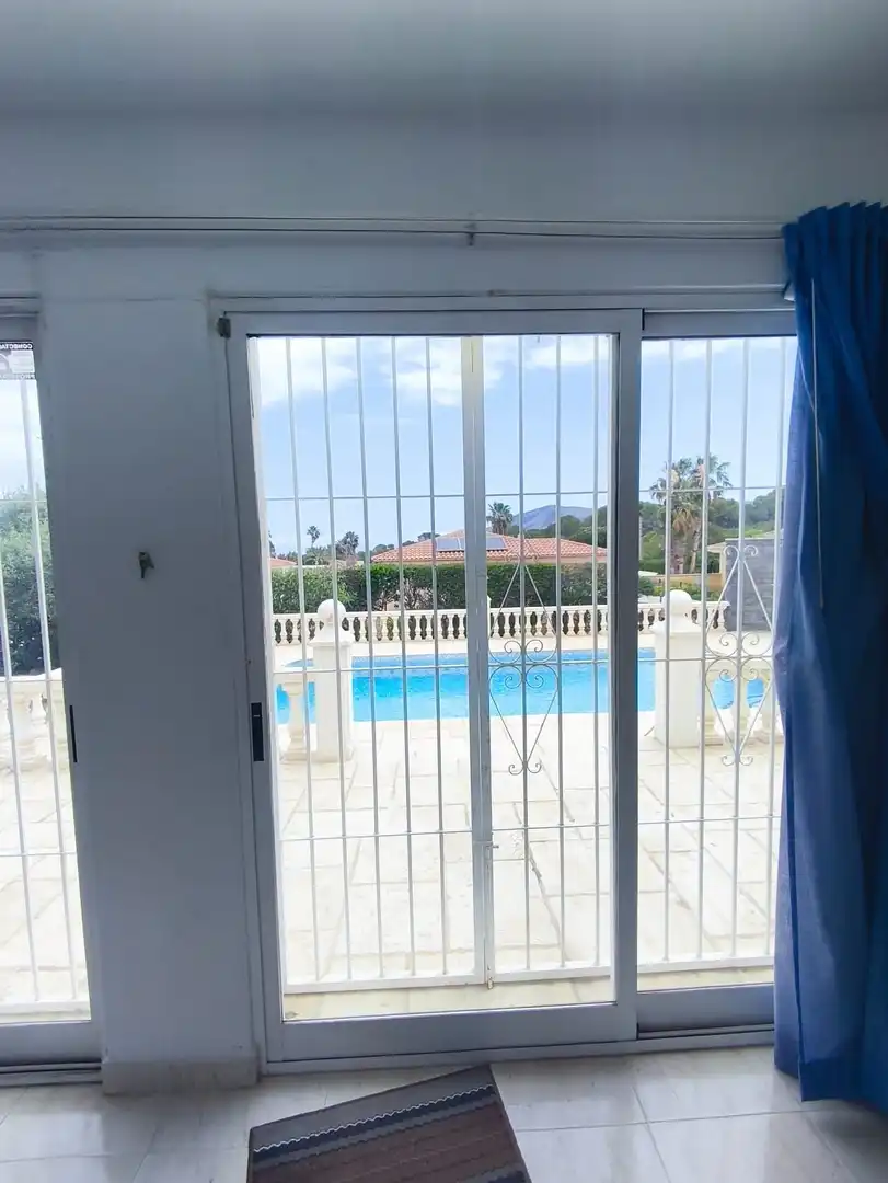 Schwimmbecken von Haus oder Chalet zum Verkauf in L'Alfàs del Pi mit Klimaanlage, Privatgarten und Terrasse