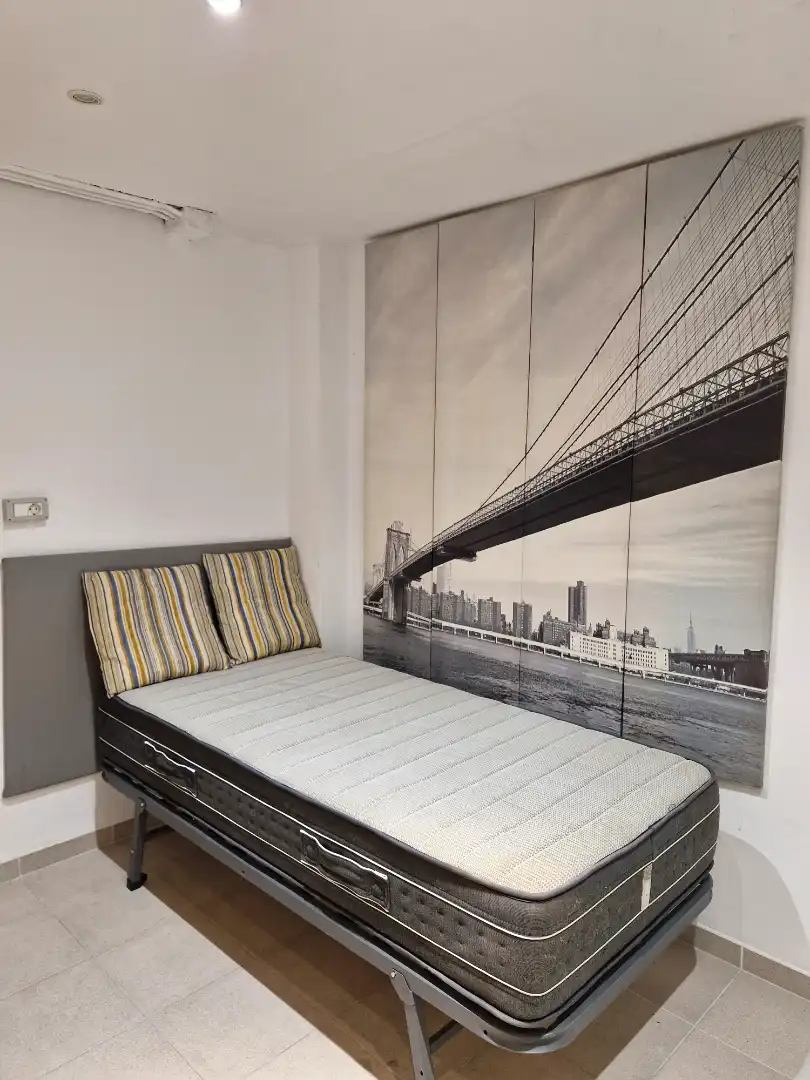 Schlafzimmer von Wohnung zur Miete in Leioa mit Heizung, Parkett und Möbliert