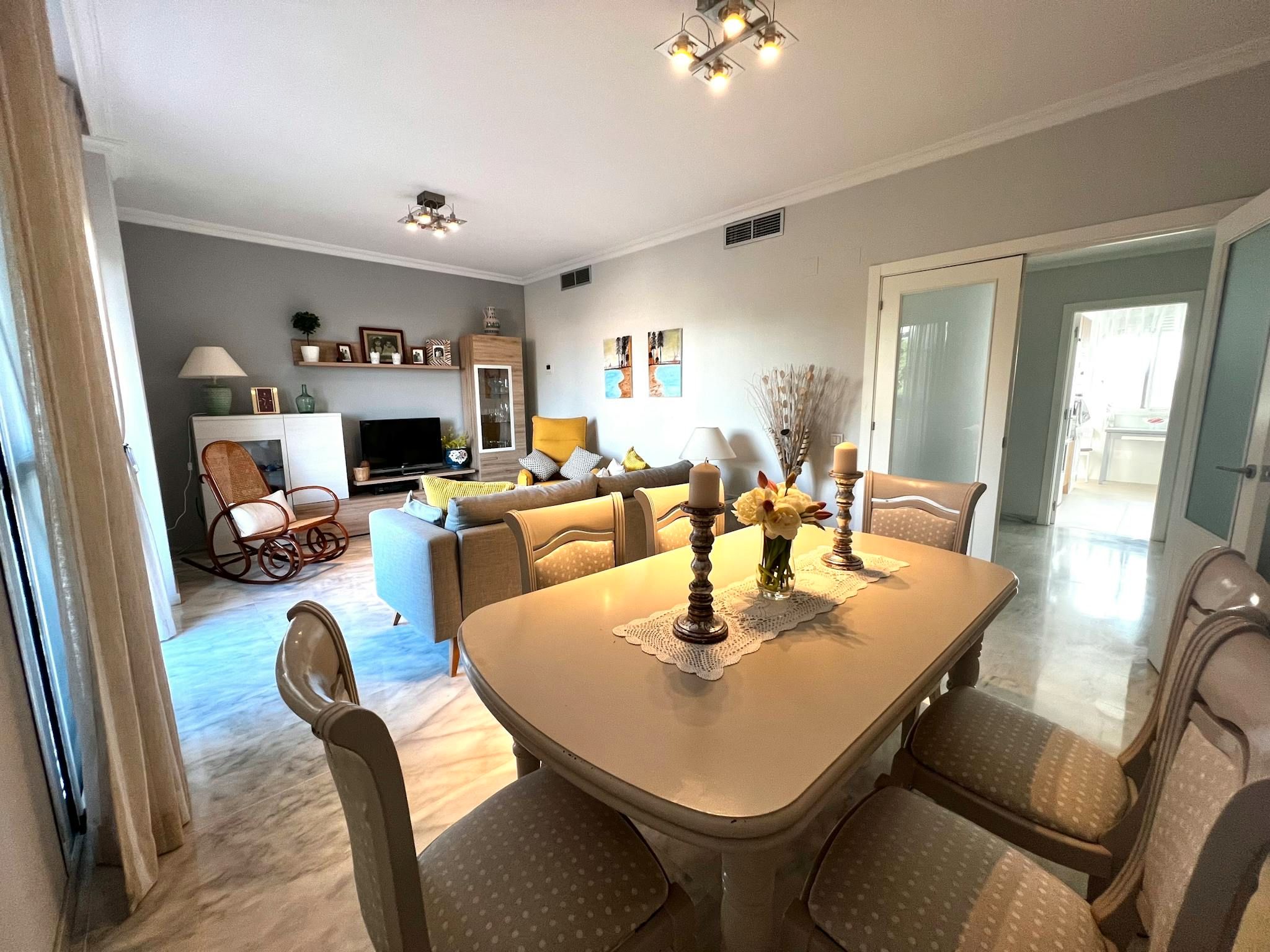 Dining room of Flat to rent in  Sevilla Capital  with Air Conditioner, Heating and Furnished