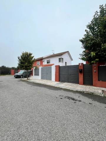 Casa adosada en Venta en Calle Estrella Rigel en Centro