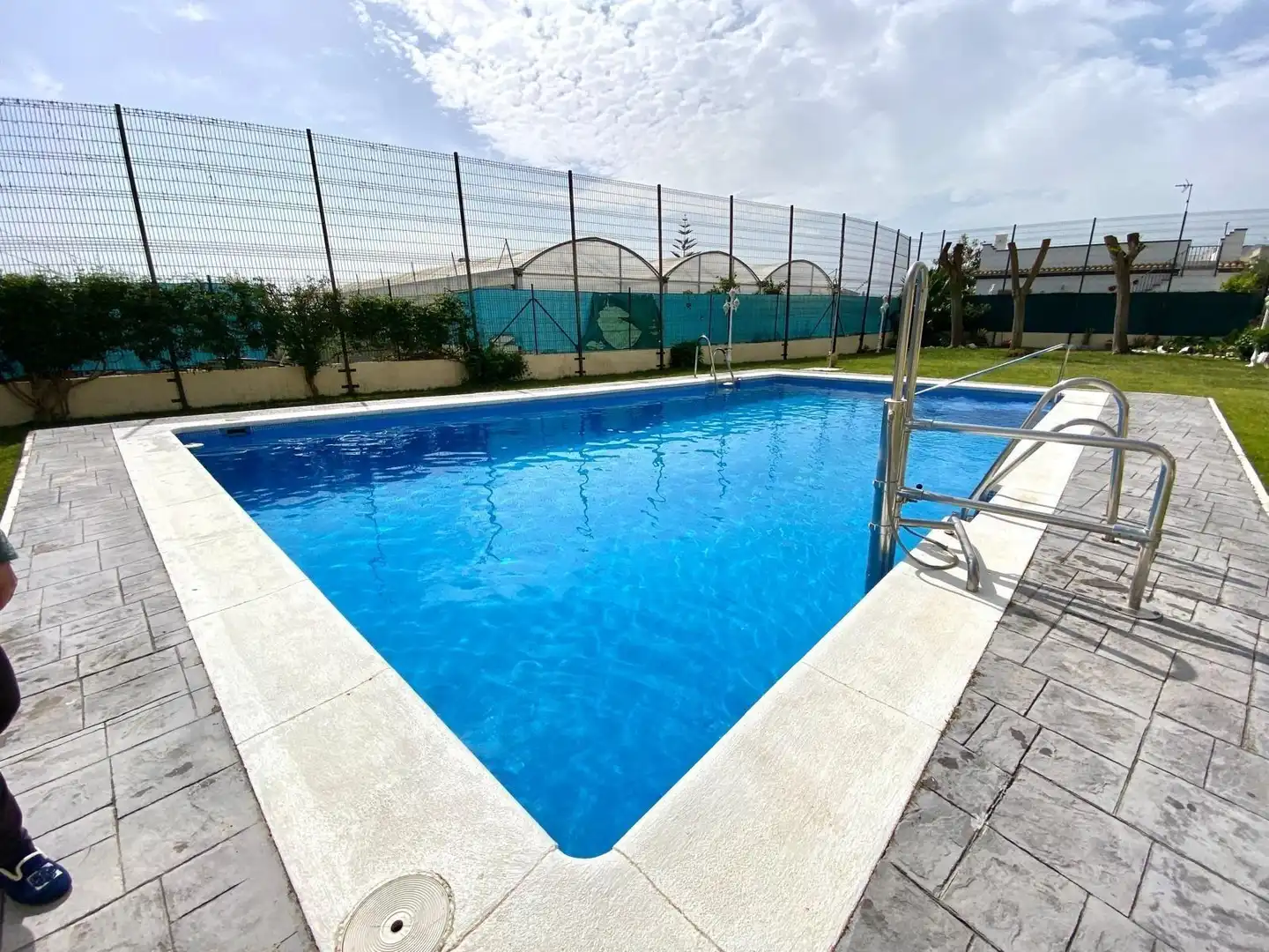Swimming pool of Flat for sale in La Laguna