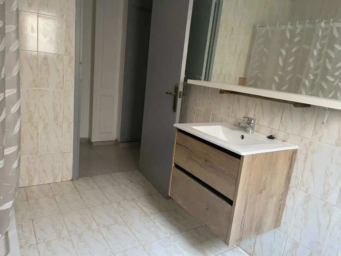 Bathroom of Flat for rent in Almansa