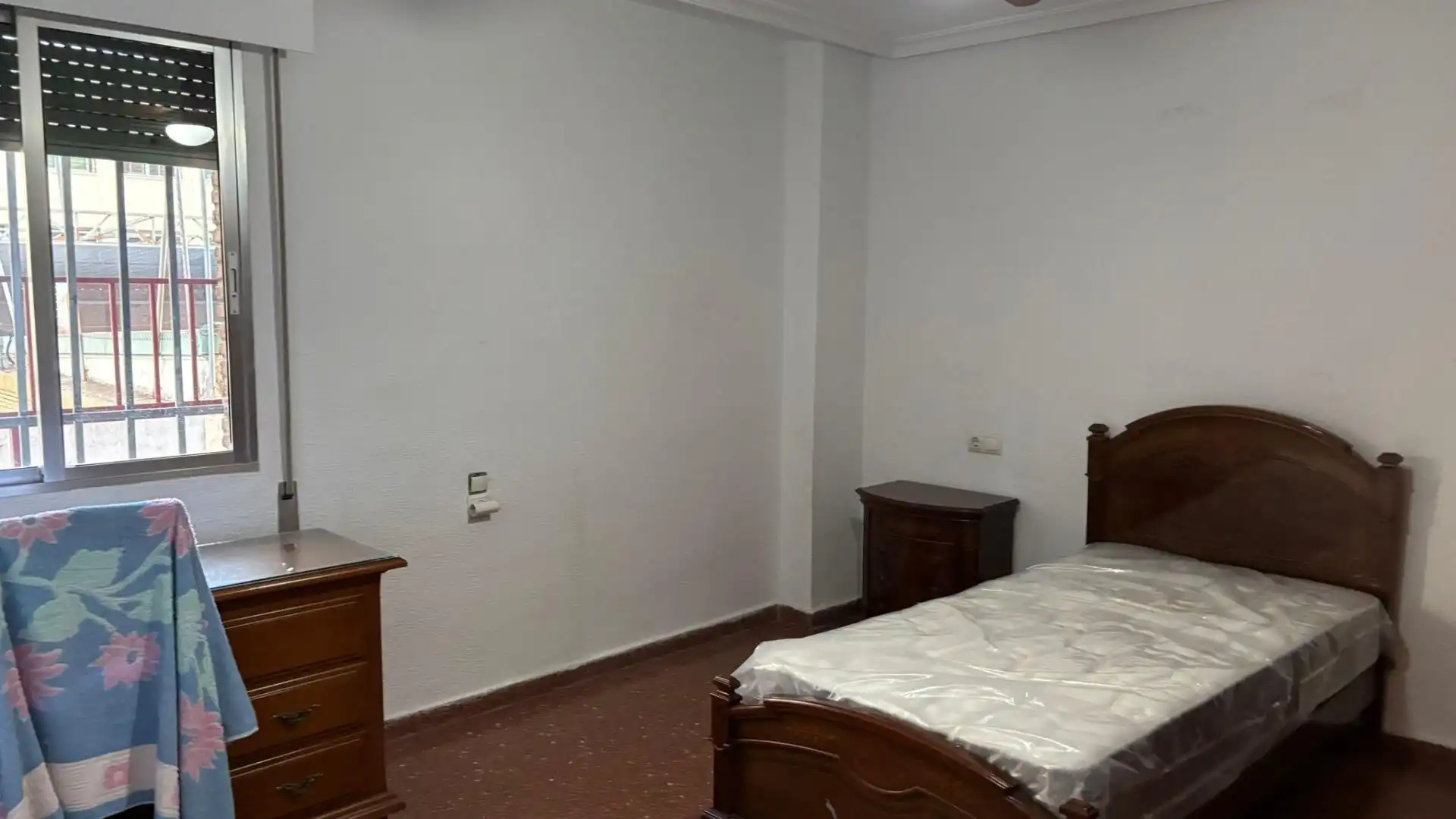 Flat for sale in Sevilla  with Air Conditioner, Private garden and Furnished