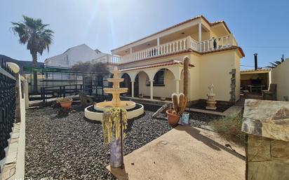 Vista exterior de Casa o xalet en venda en Tuineje amb Aire condicionat i Terrassa