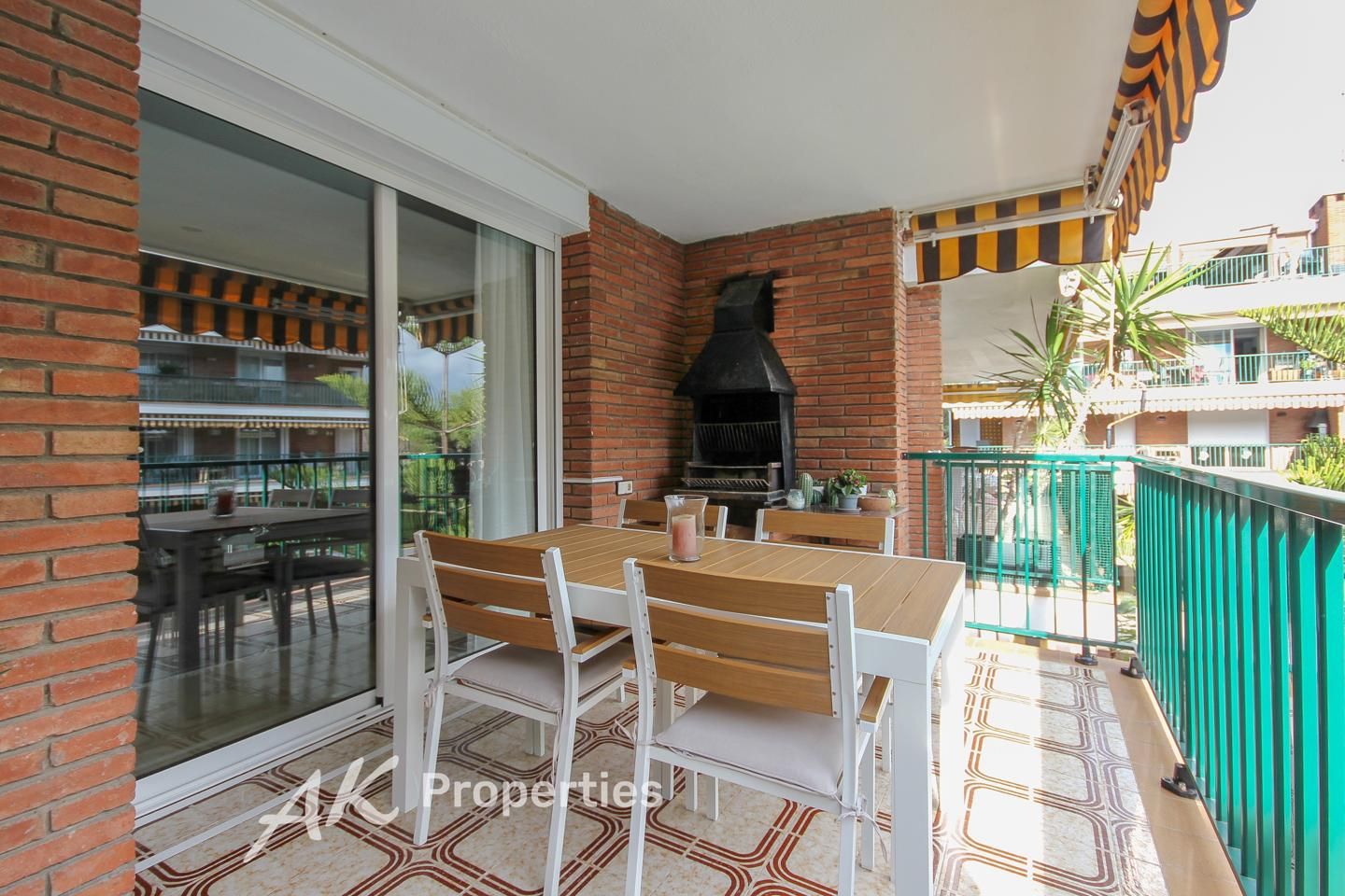 Vista exterior de Pis en venda en Gavà amb Aire condicionat, Calefacció i Terrassa