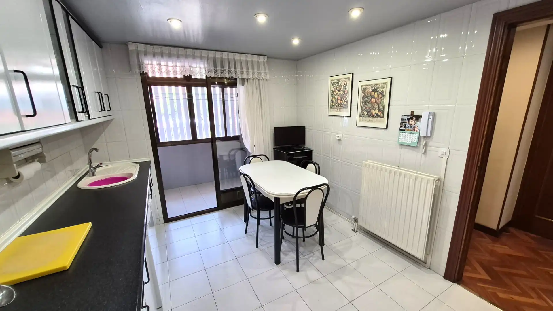 Cuina de Casa o xalet en venda en Alcalá de Henares amb Aire condicionat, Calefacció i Parquet