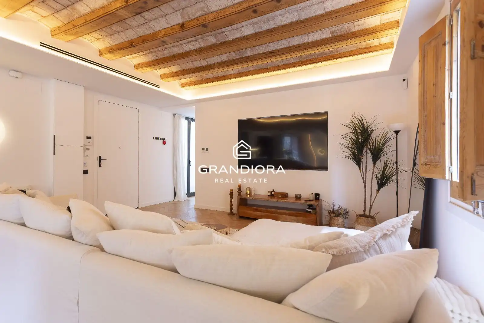 Living room of Flat for rent in Barcelona  with Air Conditioner