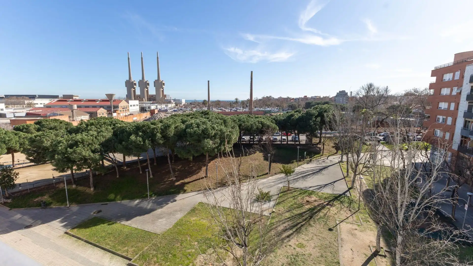 Vista exterior de Àtic en venda en Sant Adrià de Besòs amb Terrassa