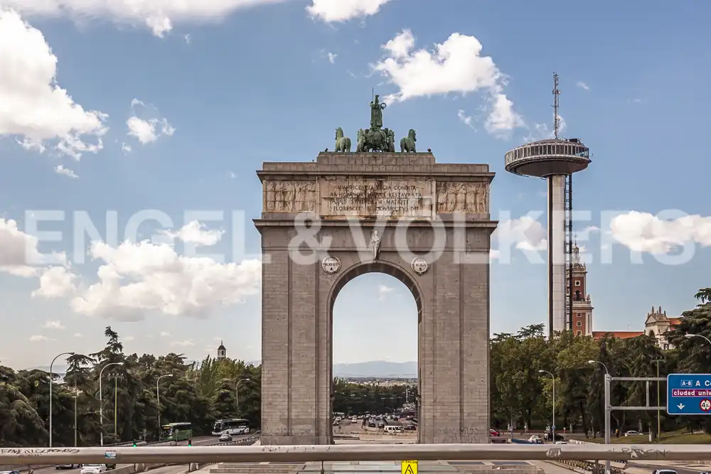 Exterior view of Flat for rent in Madrid  with Heating, Parquet flooring and Furnished