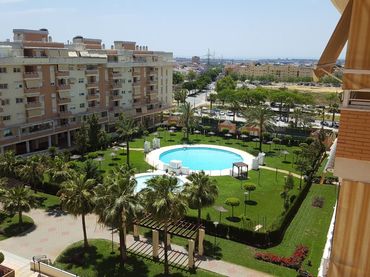 Pis amb piscina de lloguer a Calle Escritora Josefina Aldecoa