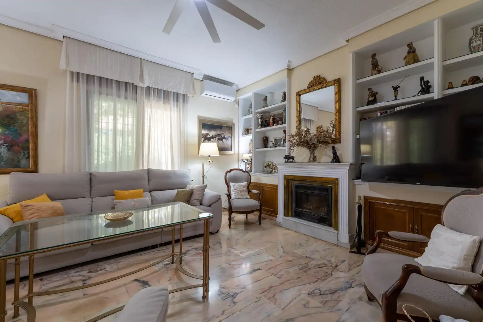 Sala d'estar de Casa o xalet en venda en Córdoba amb Aire condicionat, Calefacció i Jardí privat