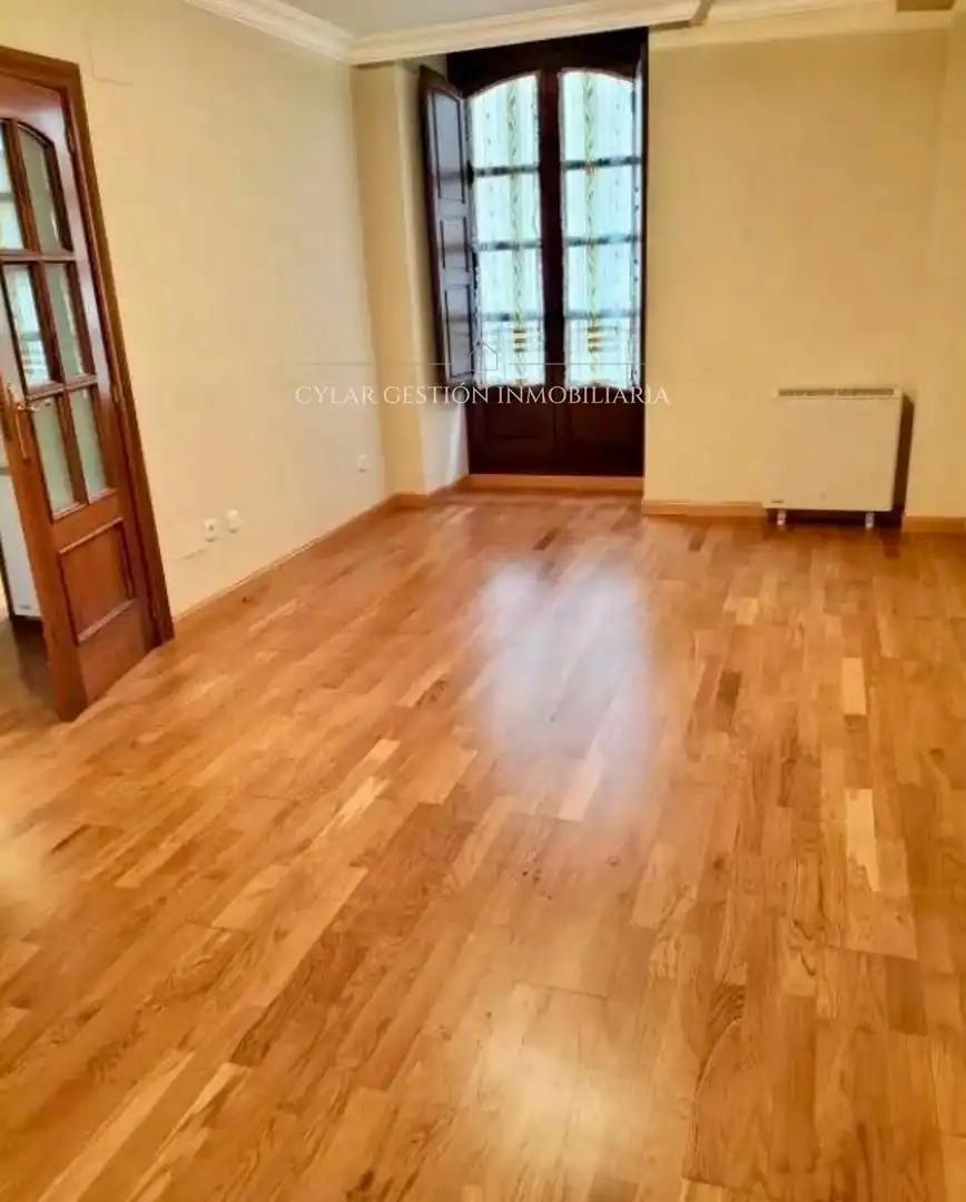 Dormitori de Pis de lloguer en Salamanca amb Calefacció, Parquet i Forn