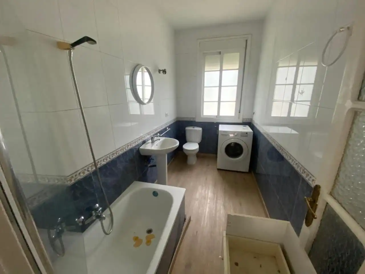 Badezimmer von Wohnung zum Verkauf in Ourense Capital  mit Parkett, Terrasse und Balkon