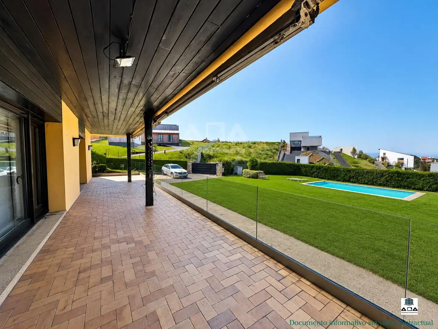 Terrassa de Casa o xalet en venda en Gijón  amb Calefacció, Jardí privat i Traster