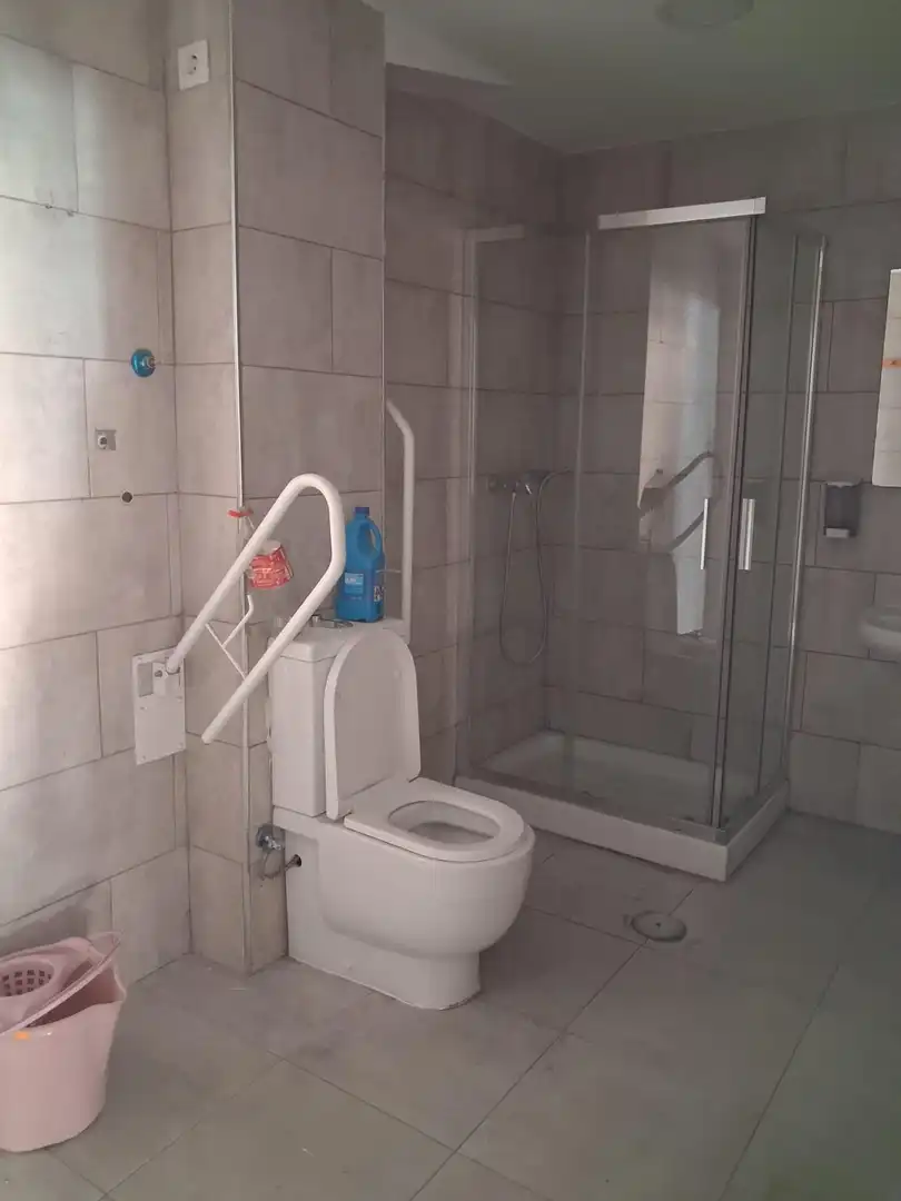 Badezimmer von Geschaftsraum zur Miete in Cádiz