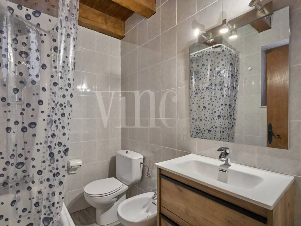 Baño de Casa adosada en venta en Urús con Parquet y Terraza