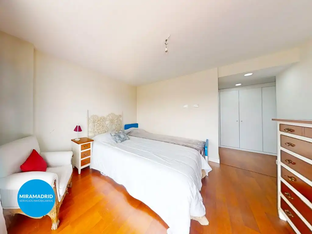 Dormitori de Casa o xalet en venda en Paracuellos de Jarama amb Aire condicionat