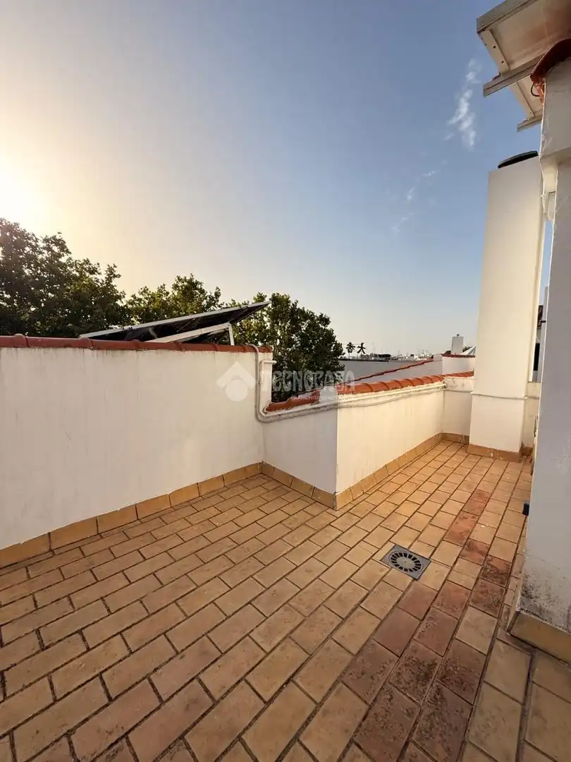Terrasse von Einfamilien-Reihenhaus zum Verkauf in Alcalá de Guadaira mit Klimaanlage und Terrasse