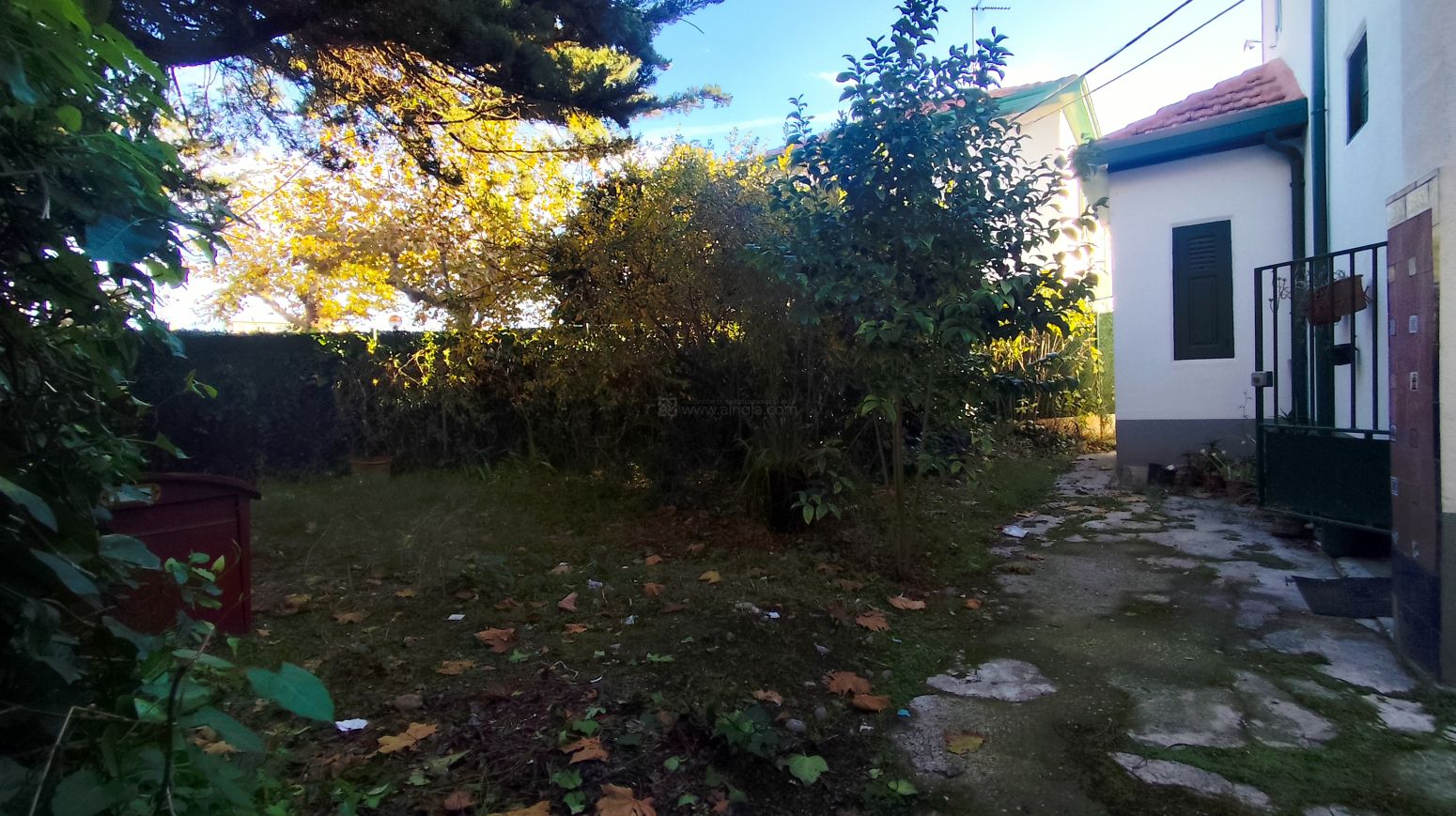 Casa adosada en venta en  Logroño con Jardín privado