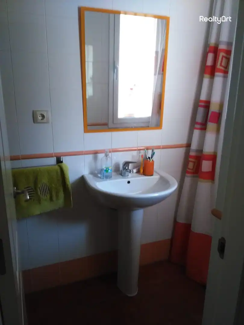 Baño de Casa adosada en venta en Umbrete con Aire acondicionado, Calefacción y Jardín privado