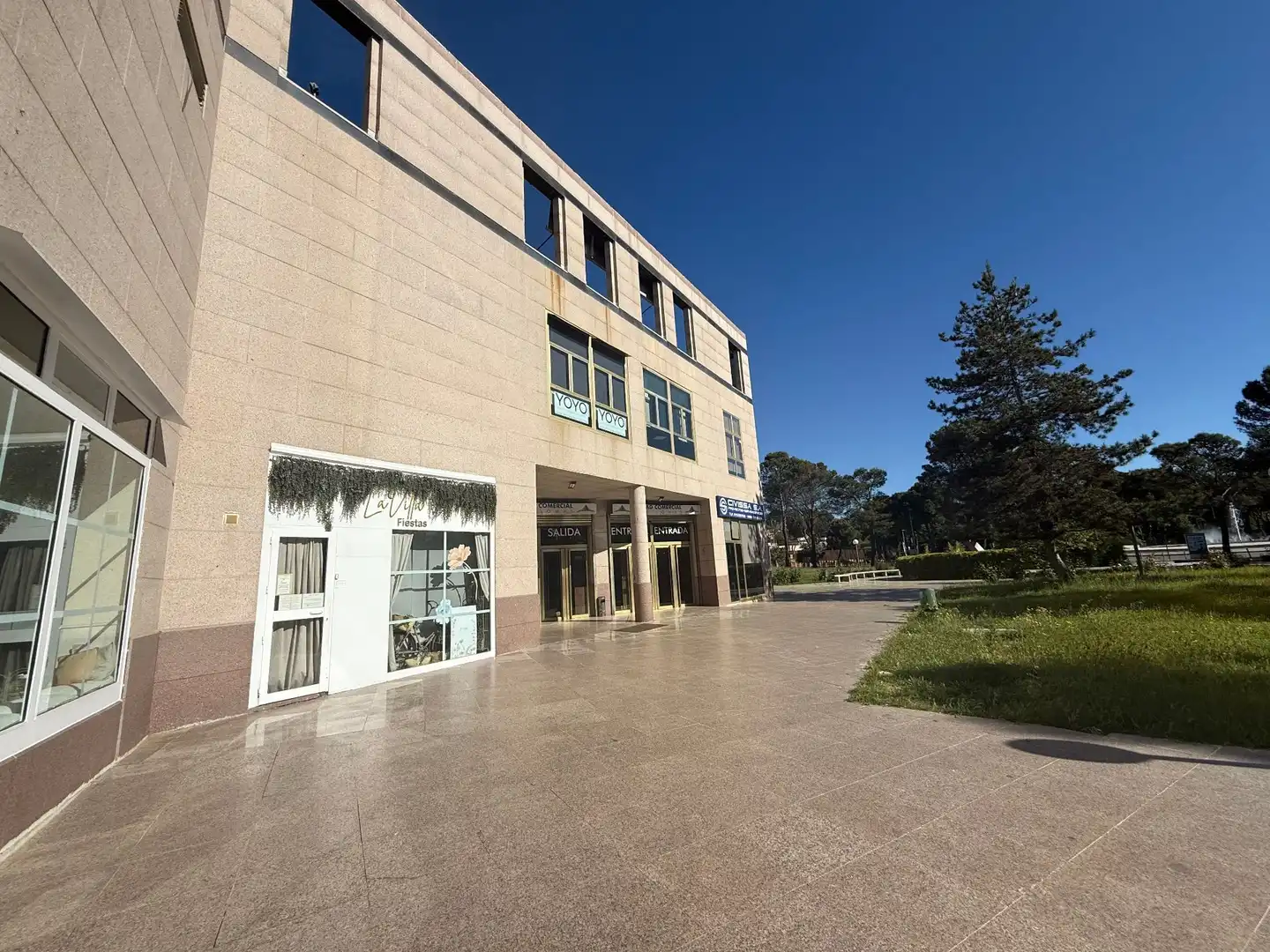 Vista exterior de Local en venda en Boadilla del Monte