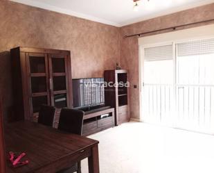 Sala d'estar de Casa adosada de lloguer en Mairena del Alcor amb Aire condicionat, Terrassa i Moblat