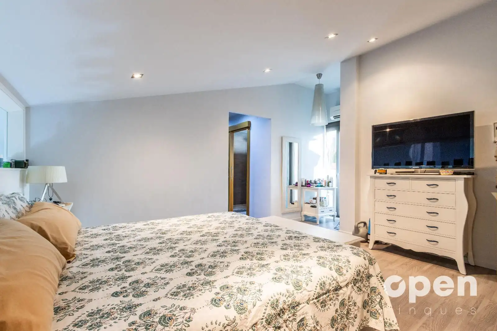 Schlafzimmer von Einfamilien-Reihenhaus zum Verkauf in Terrassa mit Klimaanlage, Heizung und Terrasse