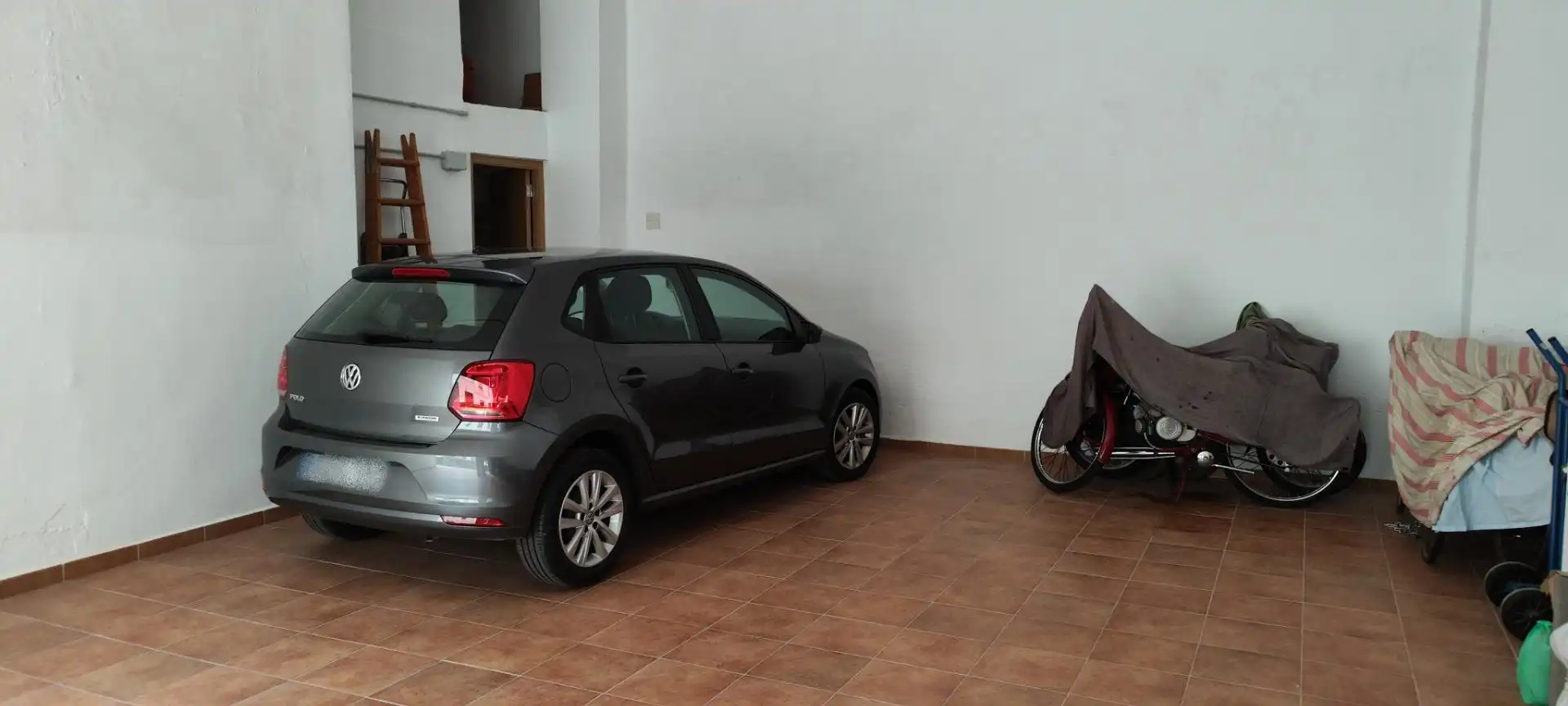 Local comercial de lloguer a Este, imagen 4