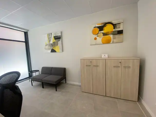 Büro zur Miete in L'Hospitalet de Llobregat mit Klimaanlage, Heizung und Möbliert