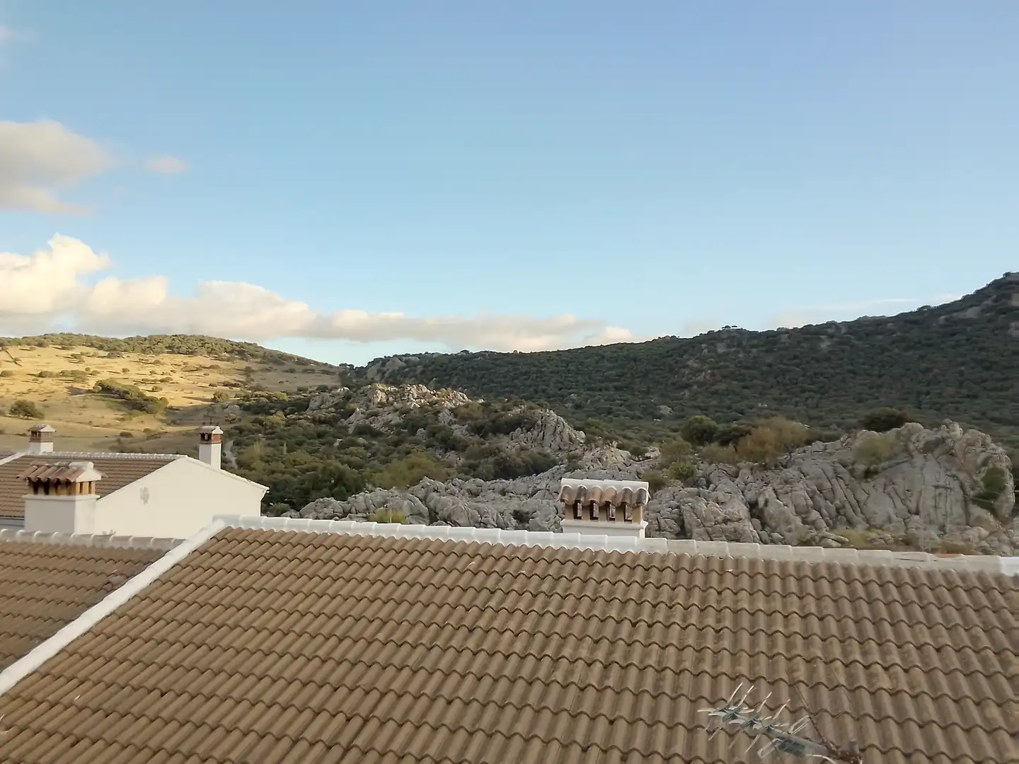 Vista exterior de Casa adosada en venda en Villaluenga del Rosario amb Terrassa i Balcó