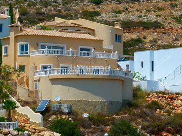 Villa con balcone in vendita a Cumbre del Sol