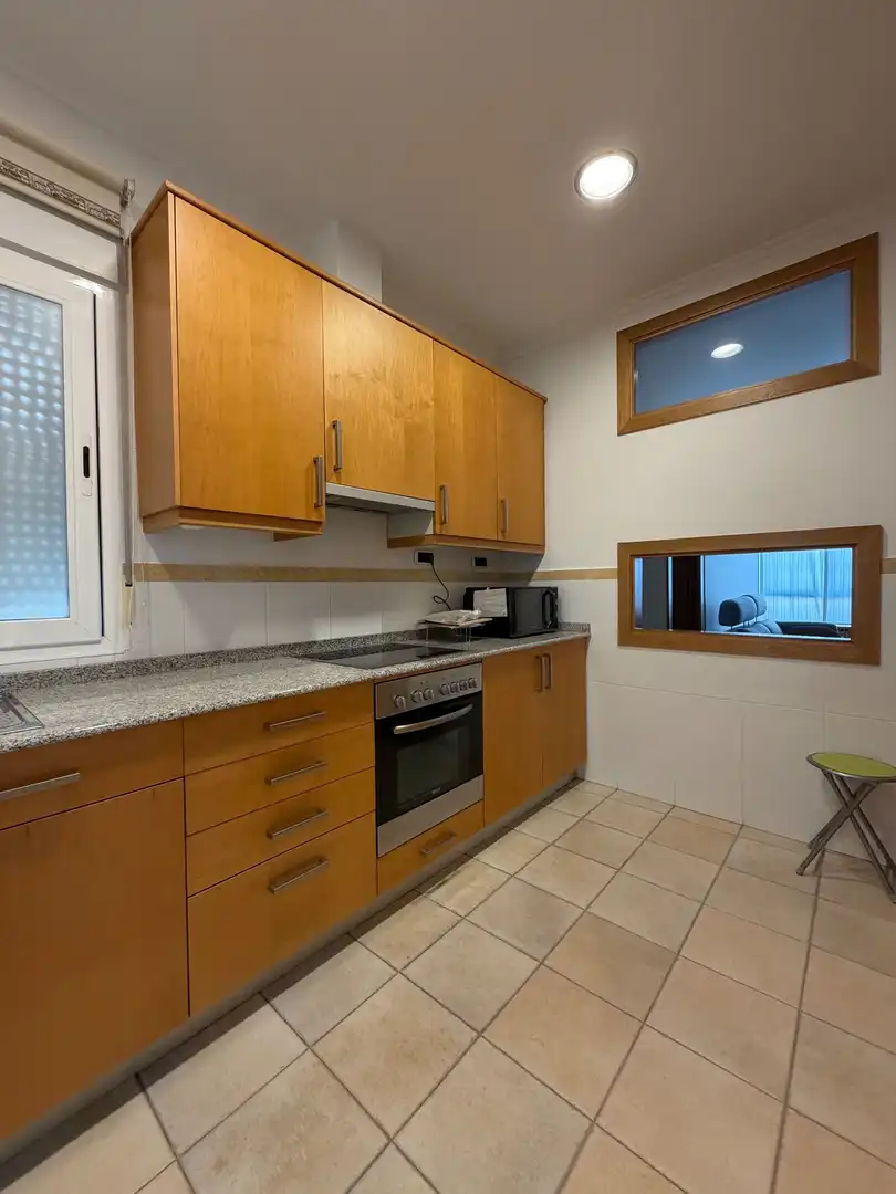 Cuina de Apartament de lloguer en Lugo amb Calefacció, Traster i Moblat