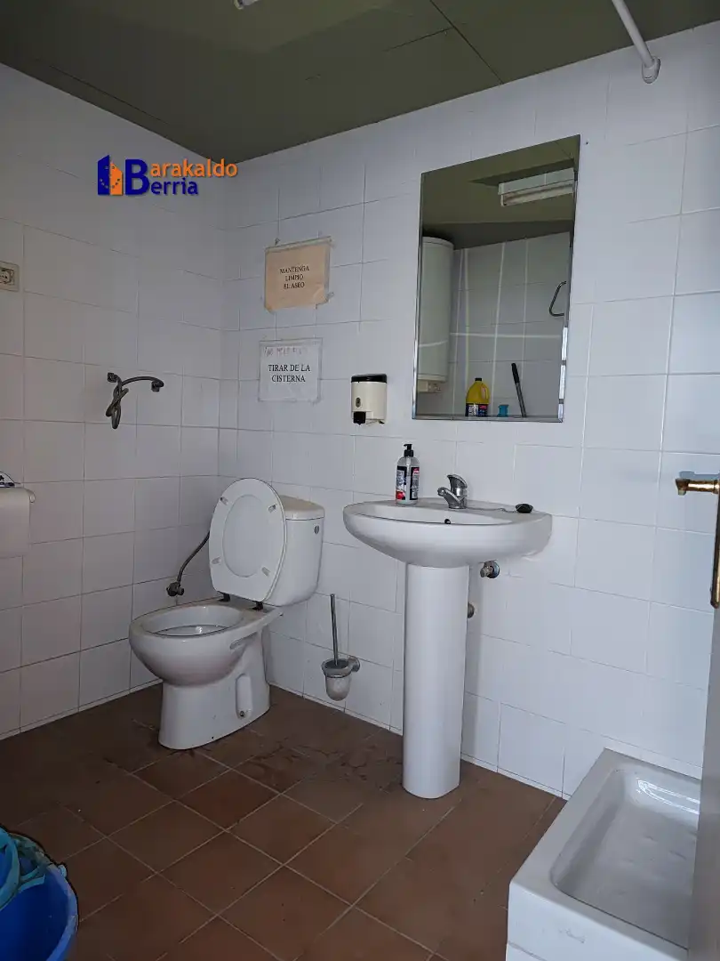 Baño de Nave industrial en venta en Sestao 