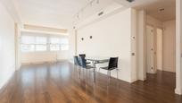 Menjador de Apartament en venda en  Barcelona Capital amb Aire condicionat, Terrassa i Moblat